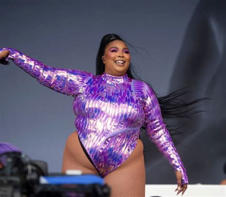 Lizzo Defended After Aries Spears Mocks Her Weight Hollywood Life